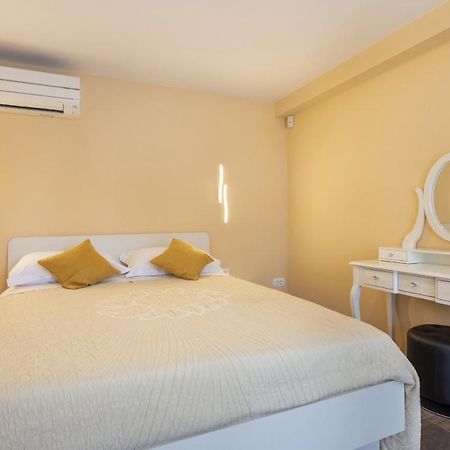 Villa Vita In Porec - Haus Fuer 6-8 Personen Kaštelir Eksteriør bilde