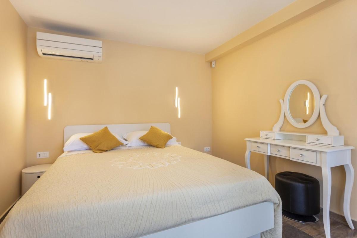 Villa Vita In Porec - Haus Fuer 6-8 Personen Kaštelir Eksteriør bilde
