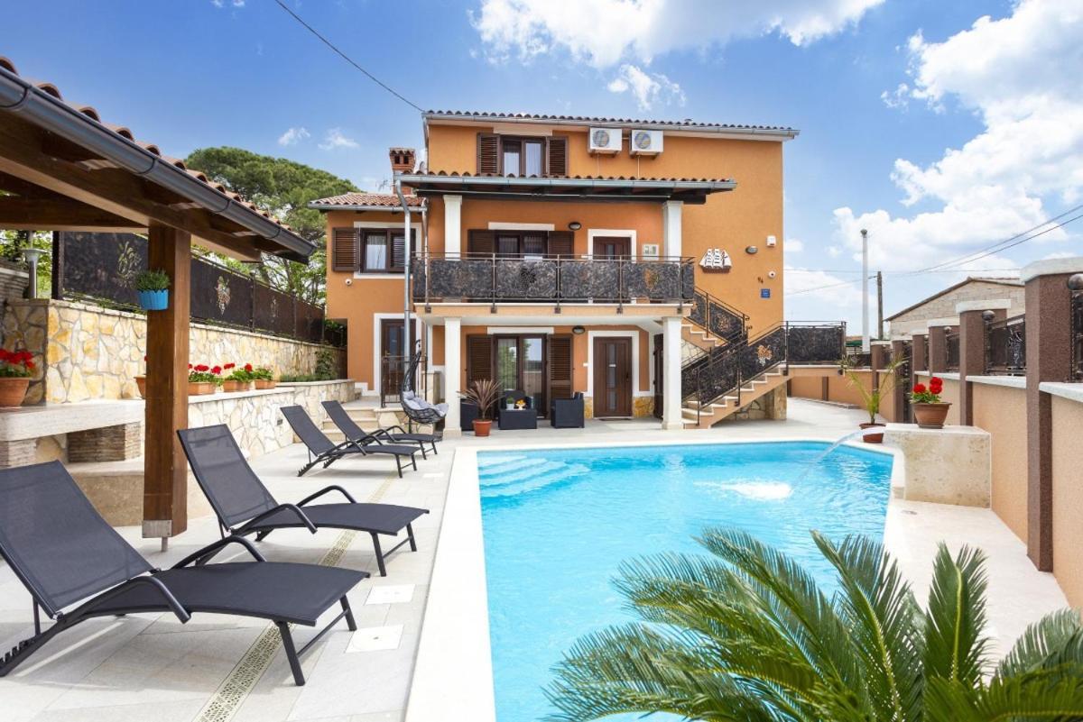Villa Vita In Porec - Haus Fuer 6-8 Personen Kaštelir Eksteriør bilde