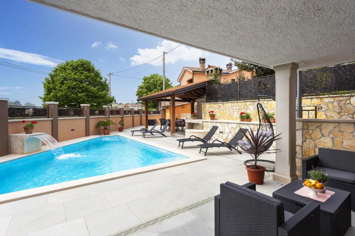 Villa Vita In Porec - Haus Fuer 6-8 Personen Kaštelir Eksteriør bilde