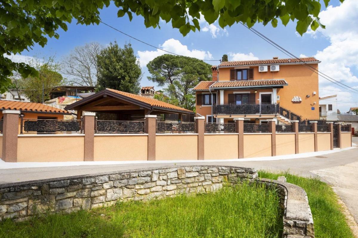 Villa Vita In Porec - Haus Fuer 6-8 Personen Kaštelir Eksteriør bilde