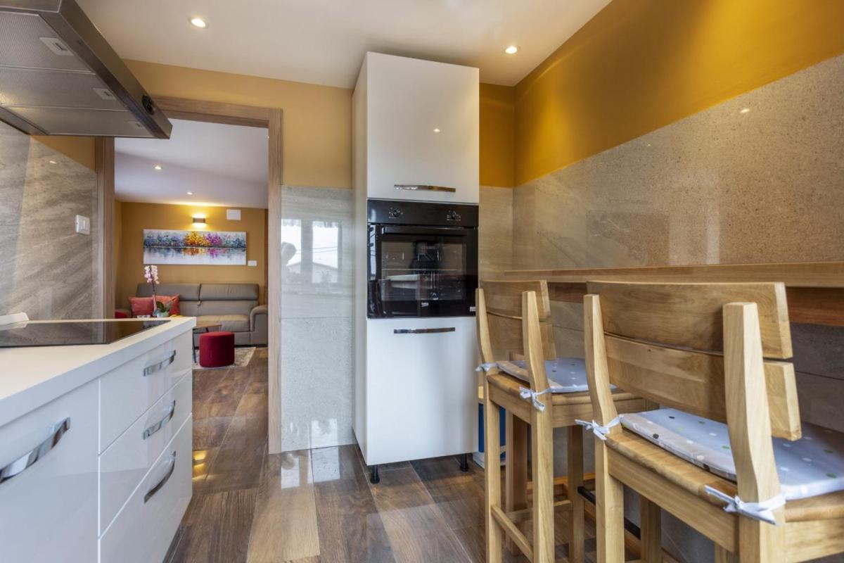 Villa Vita In Porec - Haus Fuer 6-8 Personen Kaštelir Eksteriør bilde